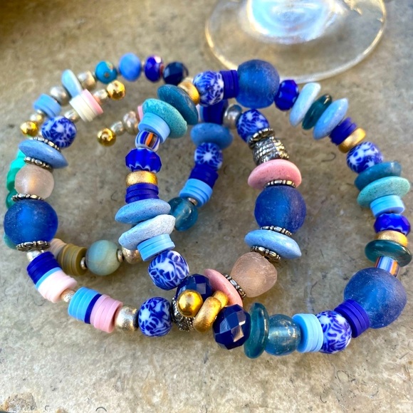 3 piece Handmade bracelet set, in beachy blues. African glass beads. - Picture 2 of 13